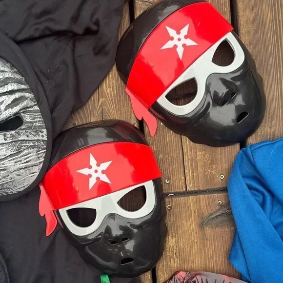 Halloween Costume Set with Masks and Robe - Picture 12 of 13